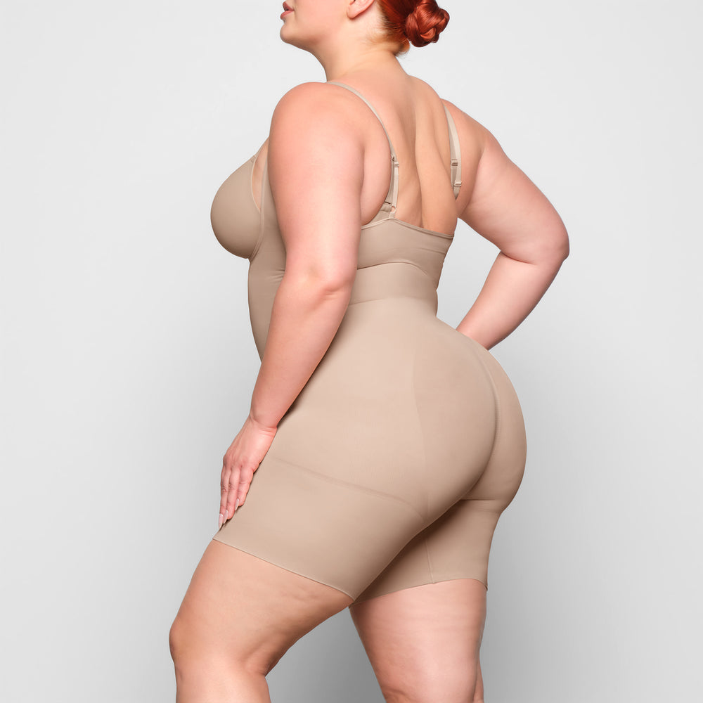 Skims BUTT ENHANCING Open Bust Bodysuit Mica | KLRW41076