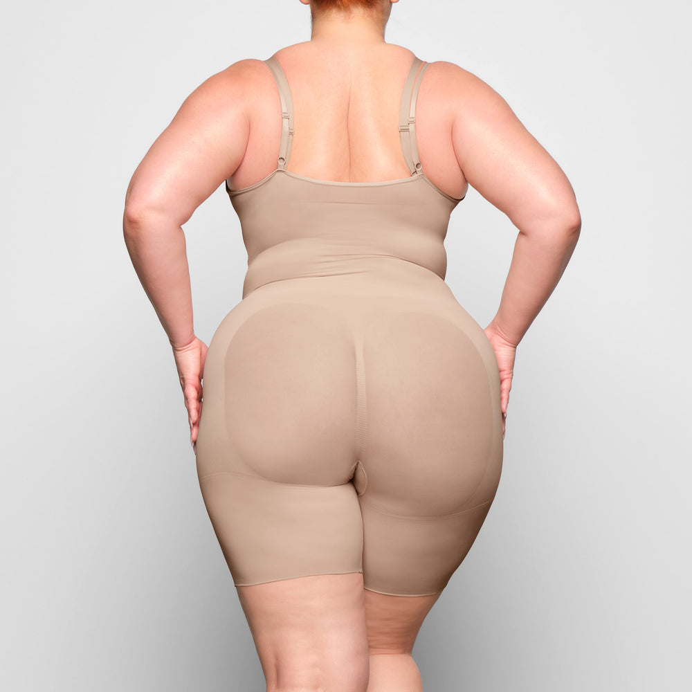 Skims BUTT ENHANCING Open Bust Bodysuit Mica | KLRW41076