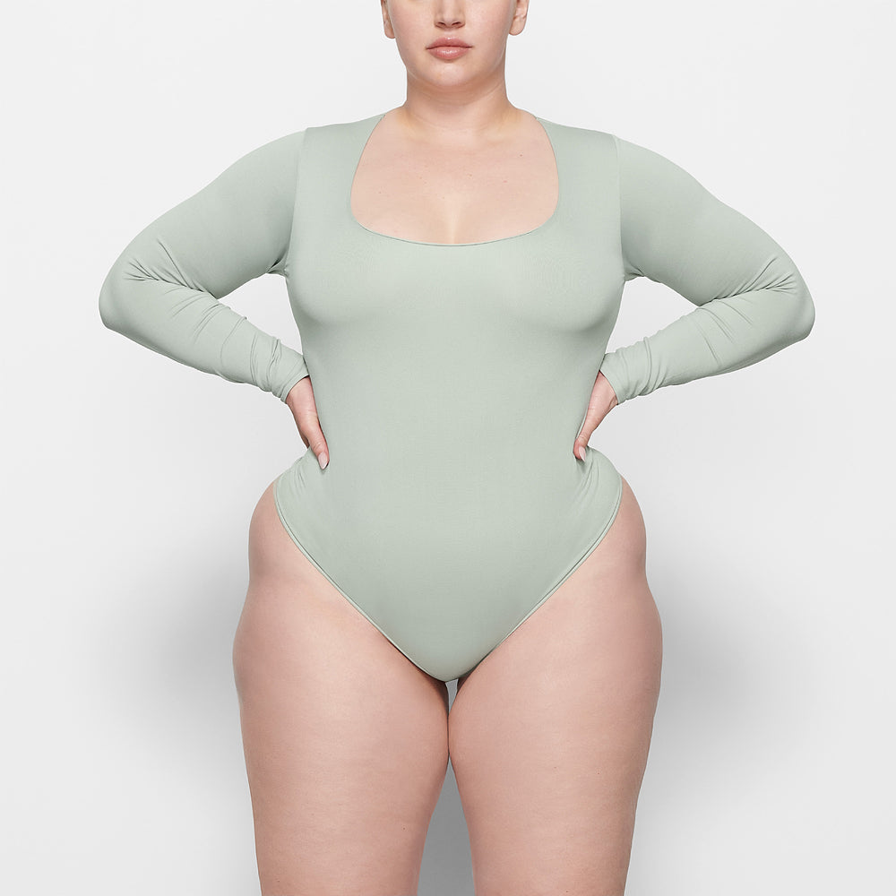 Skims ESSENTIAL SCOOP NECK Long Sleeve Bodysuit Agave | TDRW09286