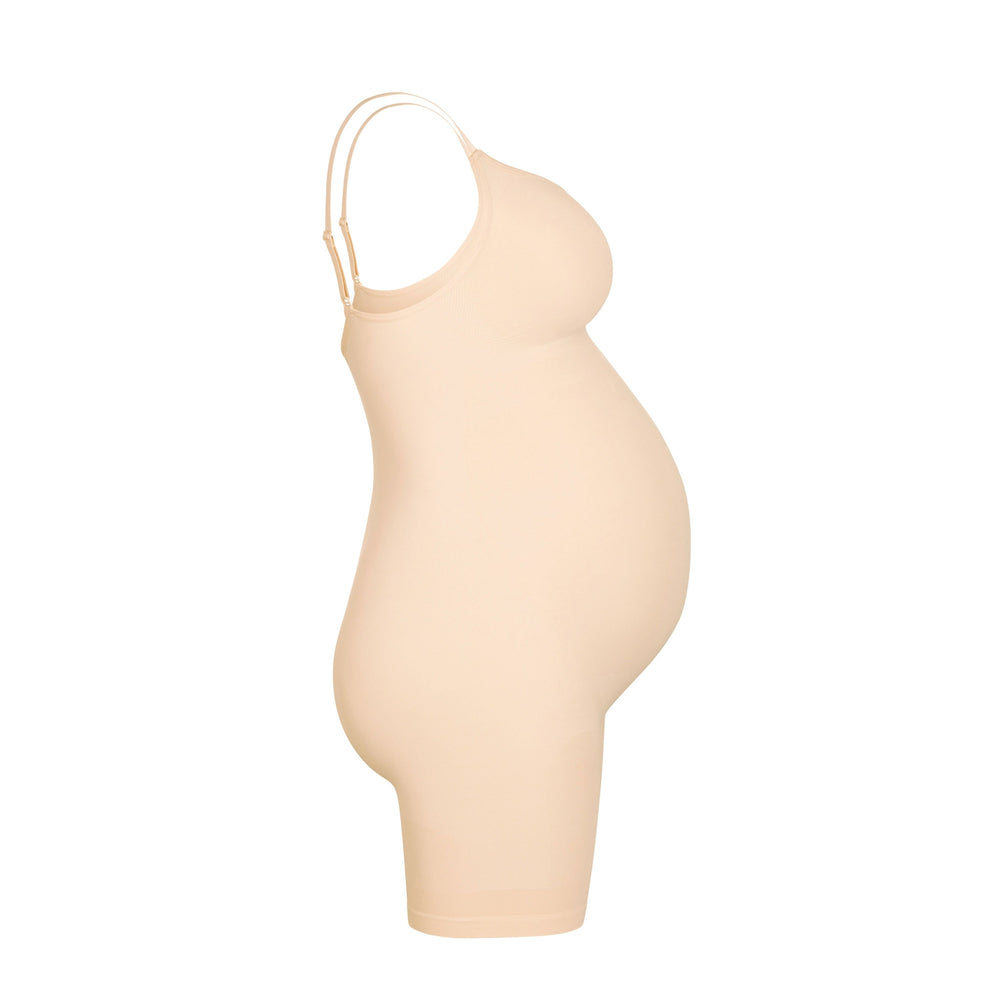 Skims MATERNITY SCULPTING BODYSUIT MID THIGH Maternity Shapewear Sand | VDPA39520