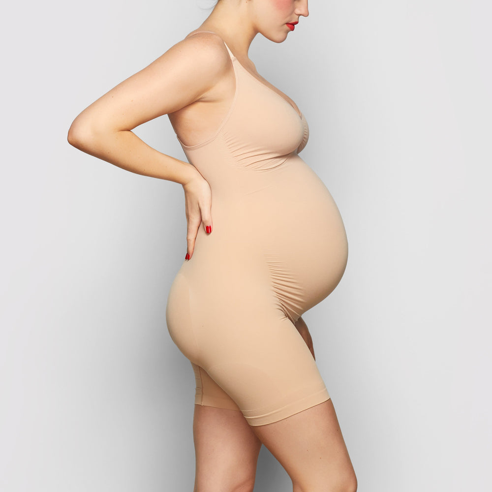 Skims MATERNITY SCULPTING BODYSUIT MID THIGH Maternity Shapewear Clay | YHMF48237