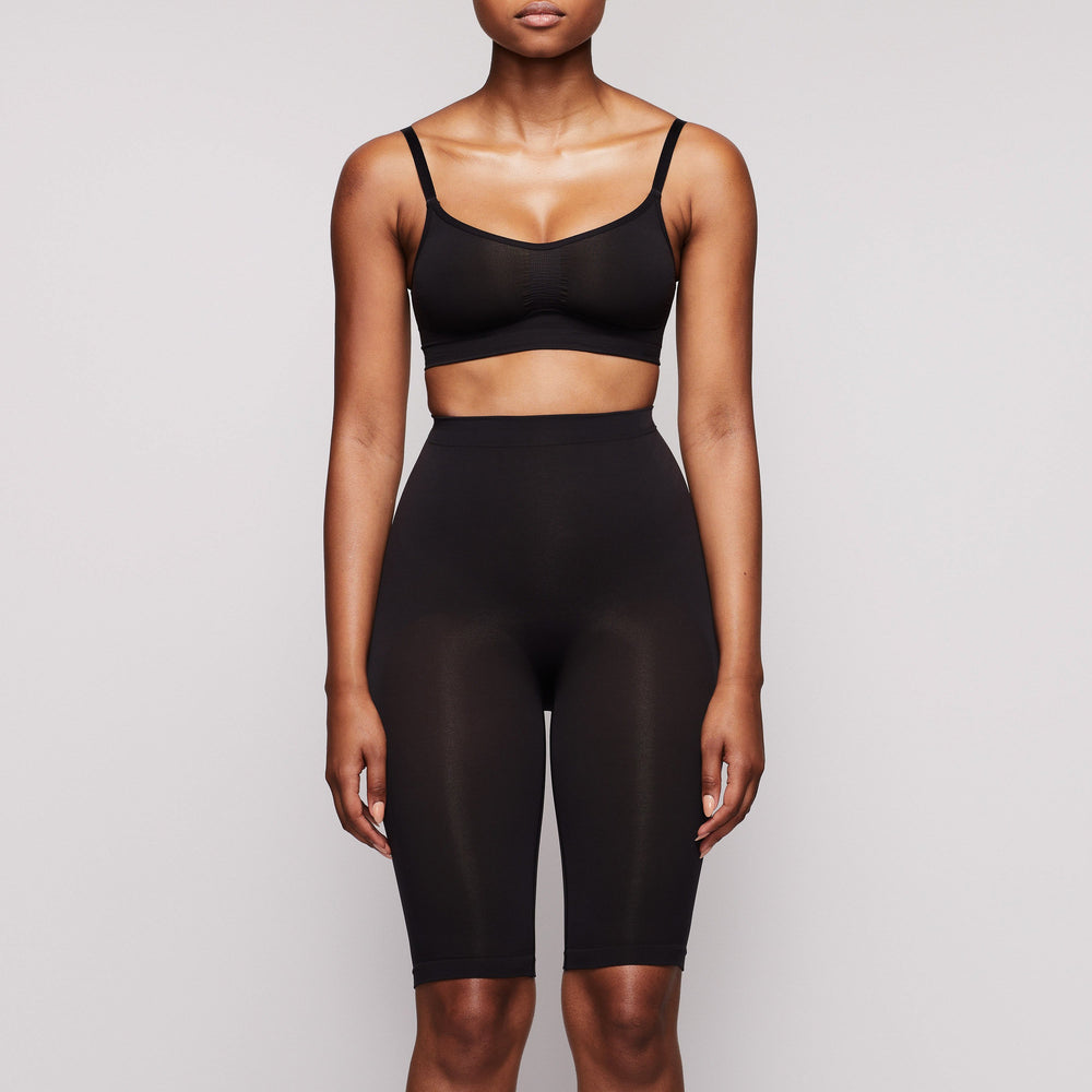 Skims SCULPTING ABOVE THE KNEE Shorts Onyx | DXEJ24801