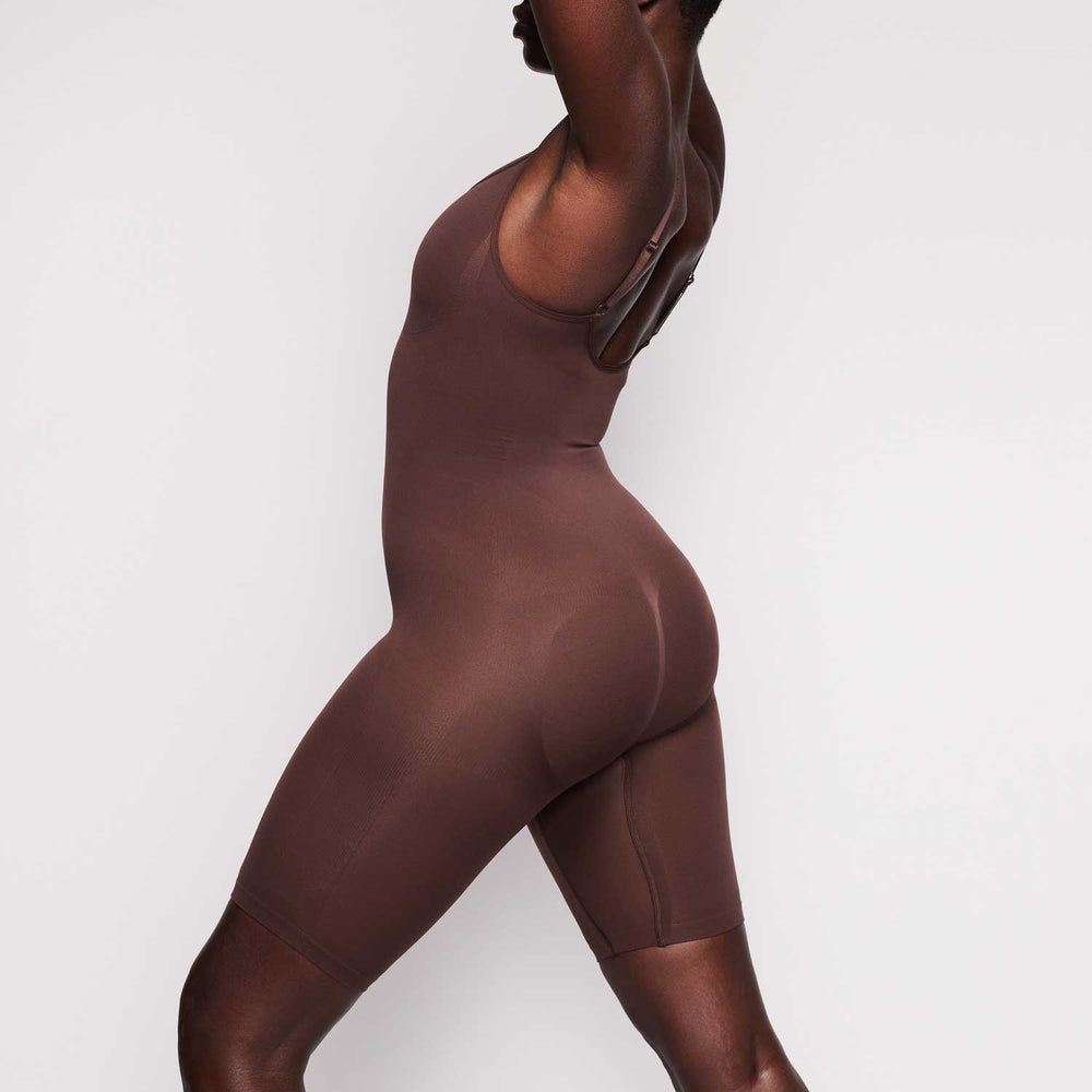 Skims SCULPTING BODYSUIT MID THIGH W. OPEN GUSSET Bodysuit Cocoa | SOIE28930