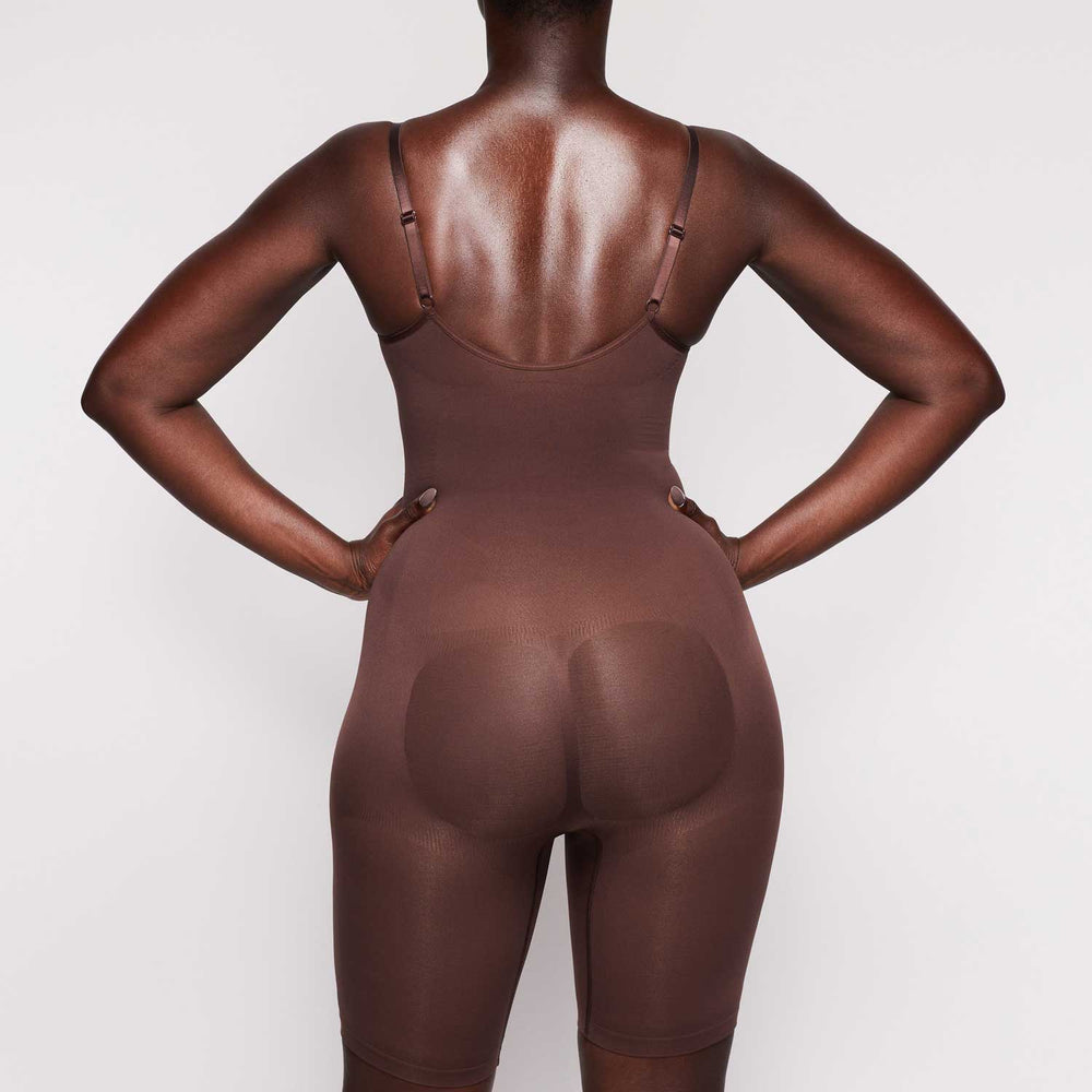 Skims SCULPTING BODYSUIT MID THIGH W. OPEN GUSSET Bodysuit Cocoa | SOIE28930