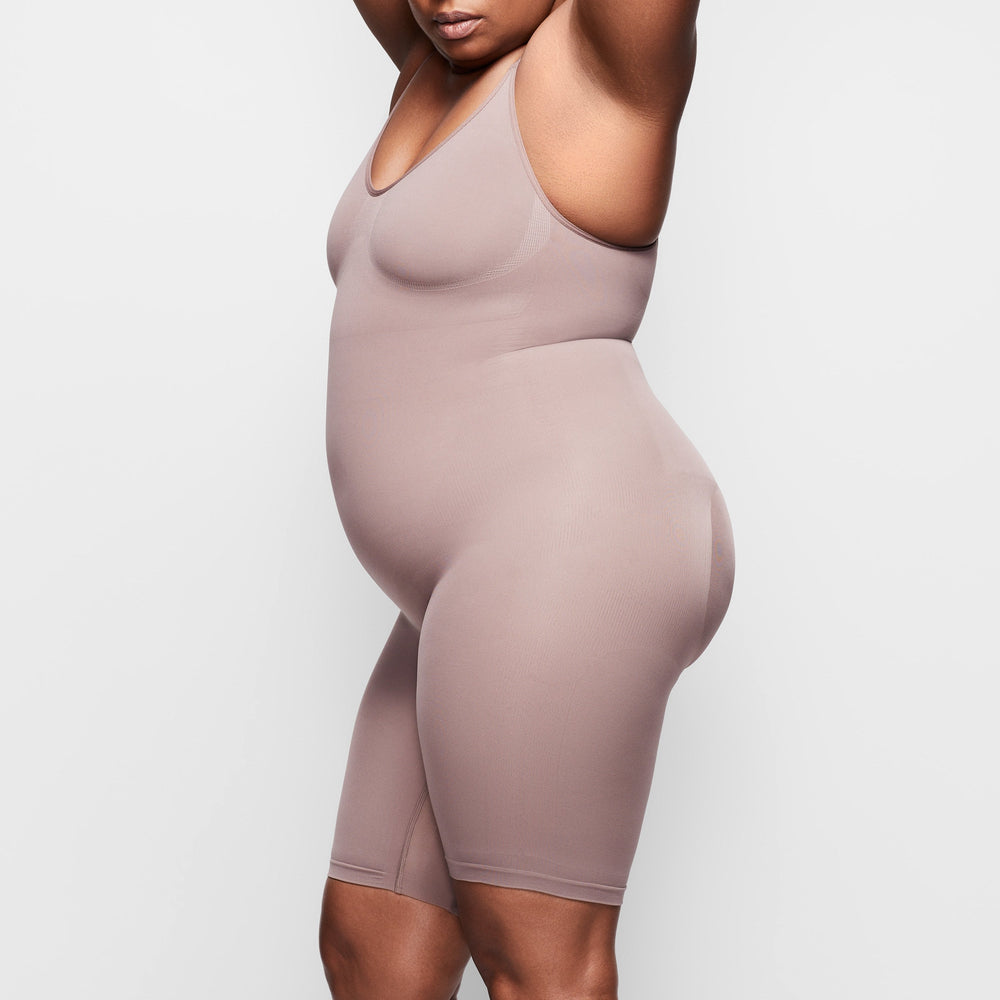 Skims SCULPTING BODYSUIT MID THIGH W. OPEN GUSSET Bodysuit Umber | TLVI24196