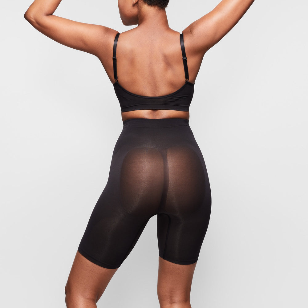 Skims SCULPTING MID THIGH W/ OPEN GUSSET Shorts Onyx | AETF51824