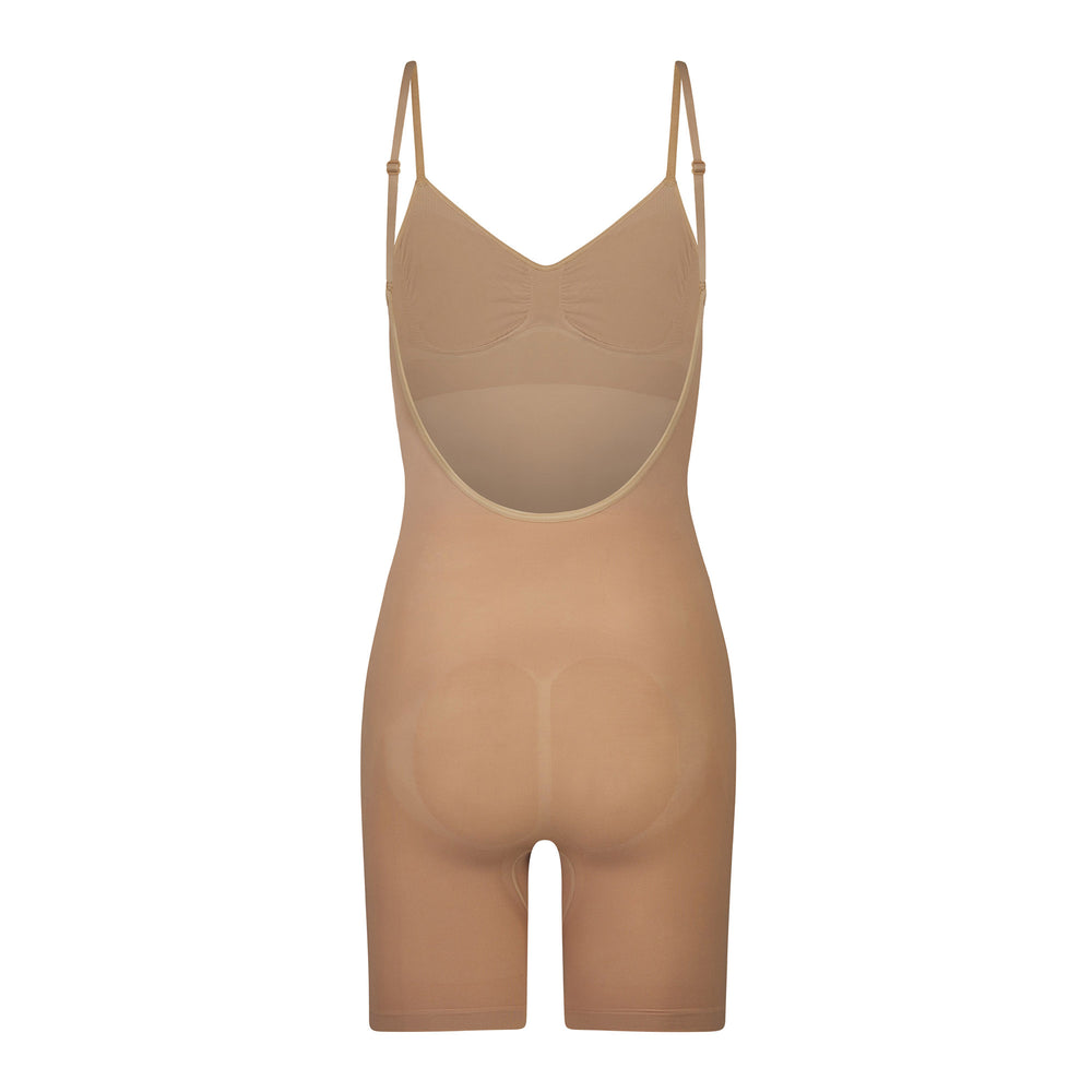 Skims SEAMLESS SCULPT MID THIGH Low Back Bodysuit Clay | QNVB10756