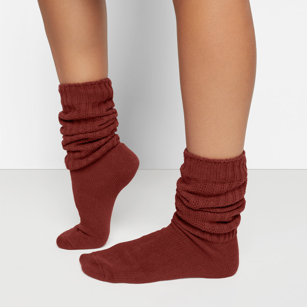 Skims SLOUCH Socks Sangria | YLRC64152