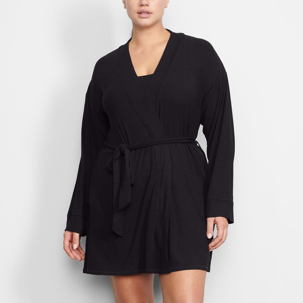 Skims SOFT LOUNGE Robe Onyx | LJXD32584