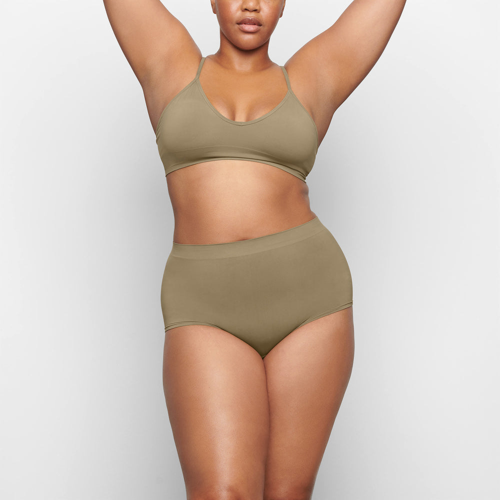 Skims SOFT SMOOTHING Boy Short Army Green | UKPN34081