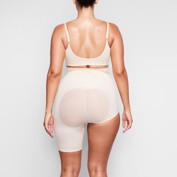 Skims SOLUTION SHORT #2 One Leg Shapewear Sand | YOHA62543