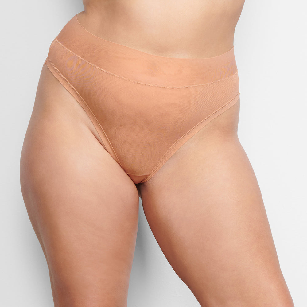 Skims SUMMER MESH MID WAIST Thong Ochre | JEAO59784