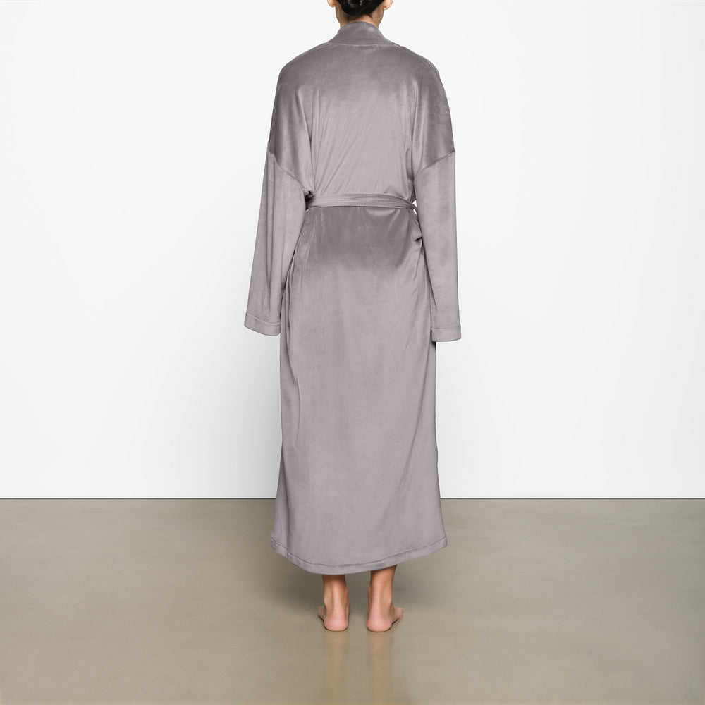 Skims VELOUR WRAP Robe Smoke | MFWO97186