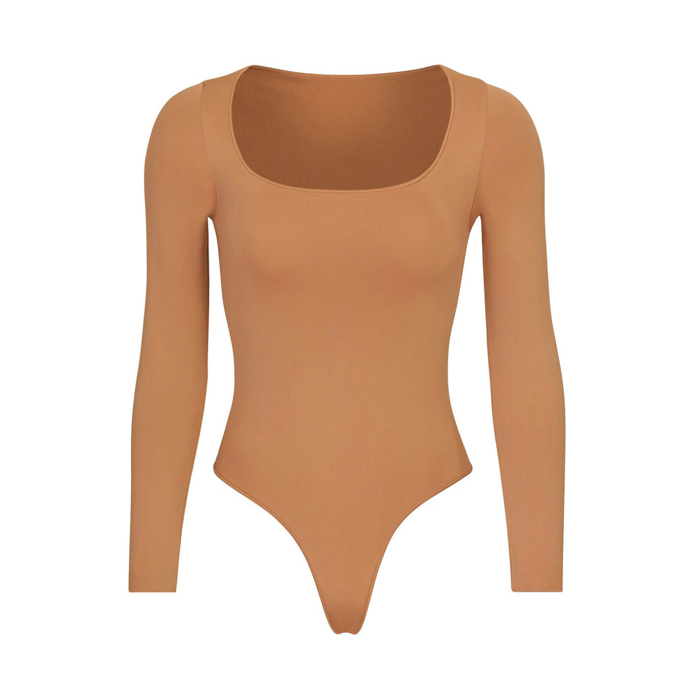 Skims ESSENTIAL SCOOP NECK Long Sleeve Bodysuit Camel | MLOW10596