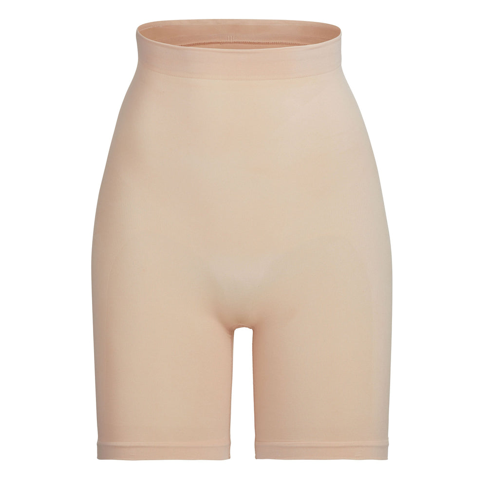 Skims SCULPTING ABOVE THE KNEE Shorts Mica | GXTU38015